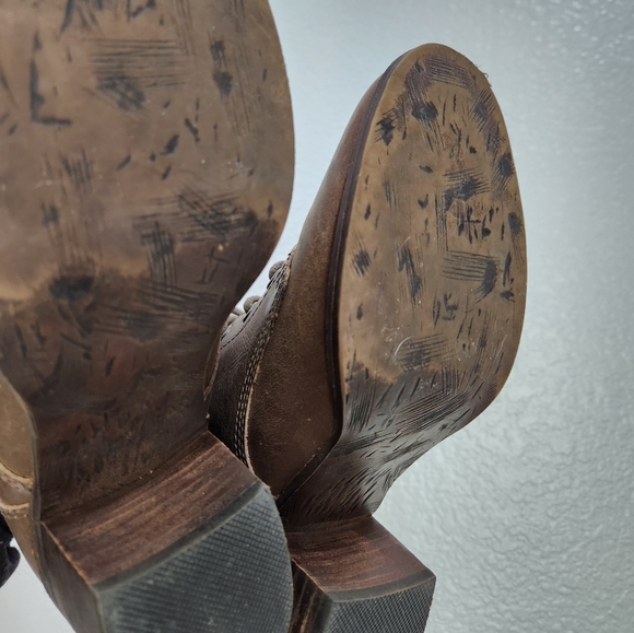 Boots - Picture 3 of 10